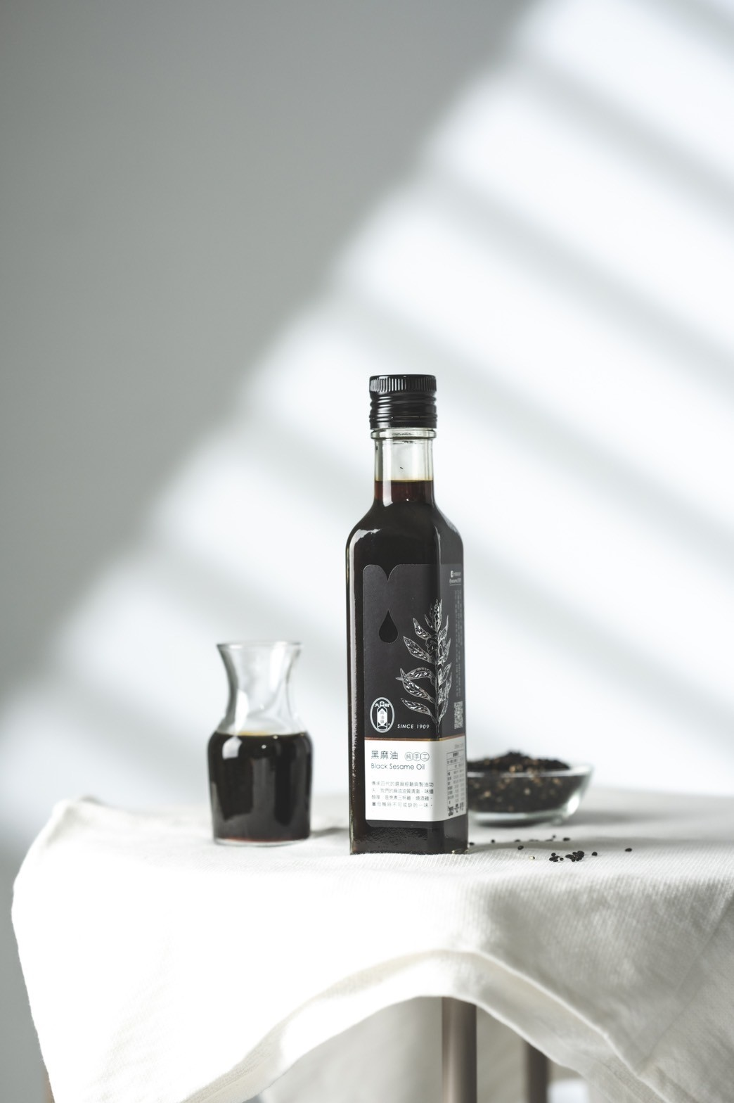 大樹麻油行 水洗冷壓柴燒黑麻油250ml